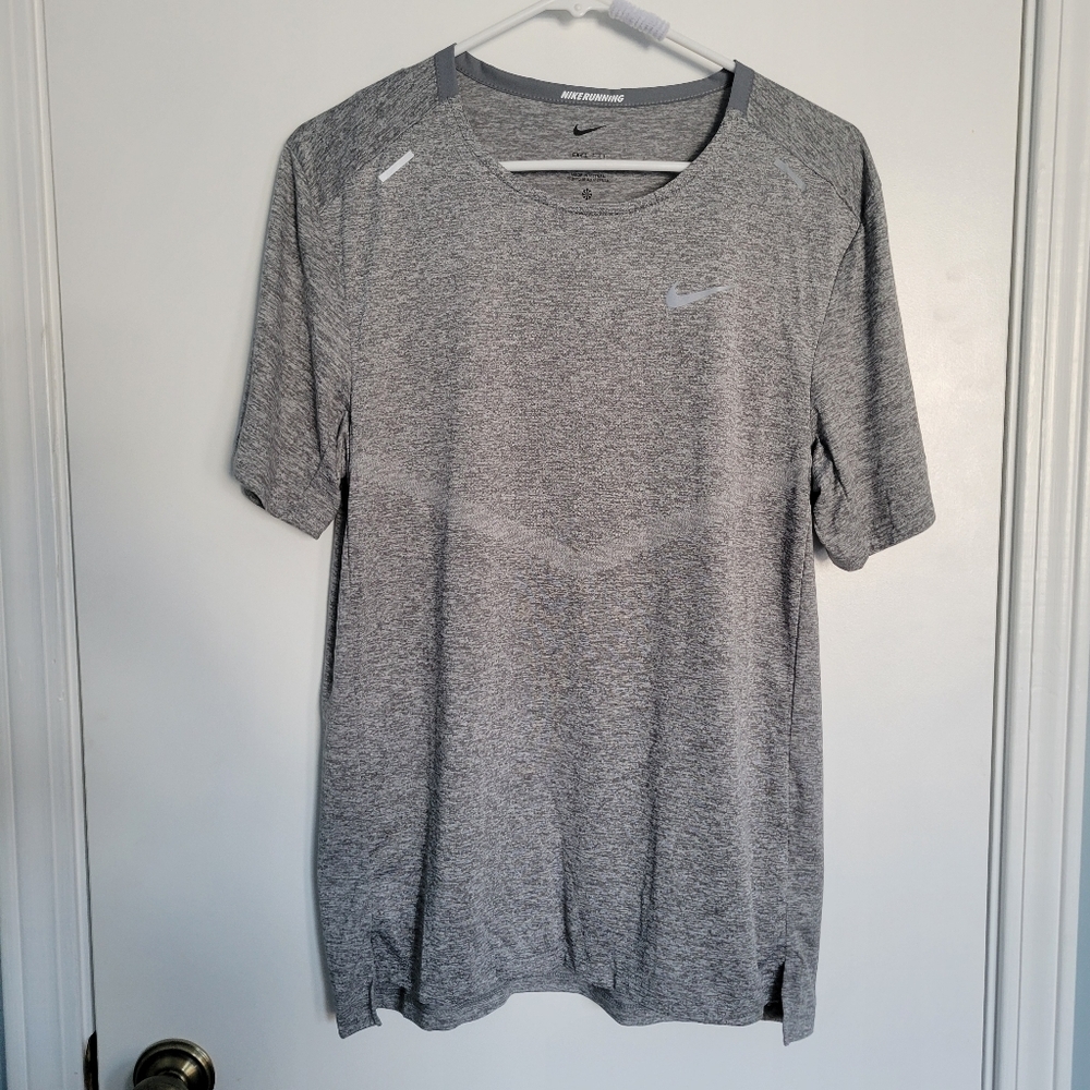 Nike Rise 365 Men's Dri-FIT Short-Sleeve Running Top Size Small Grey CZ9…